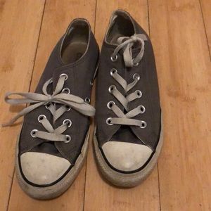 Size 4 grey converse